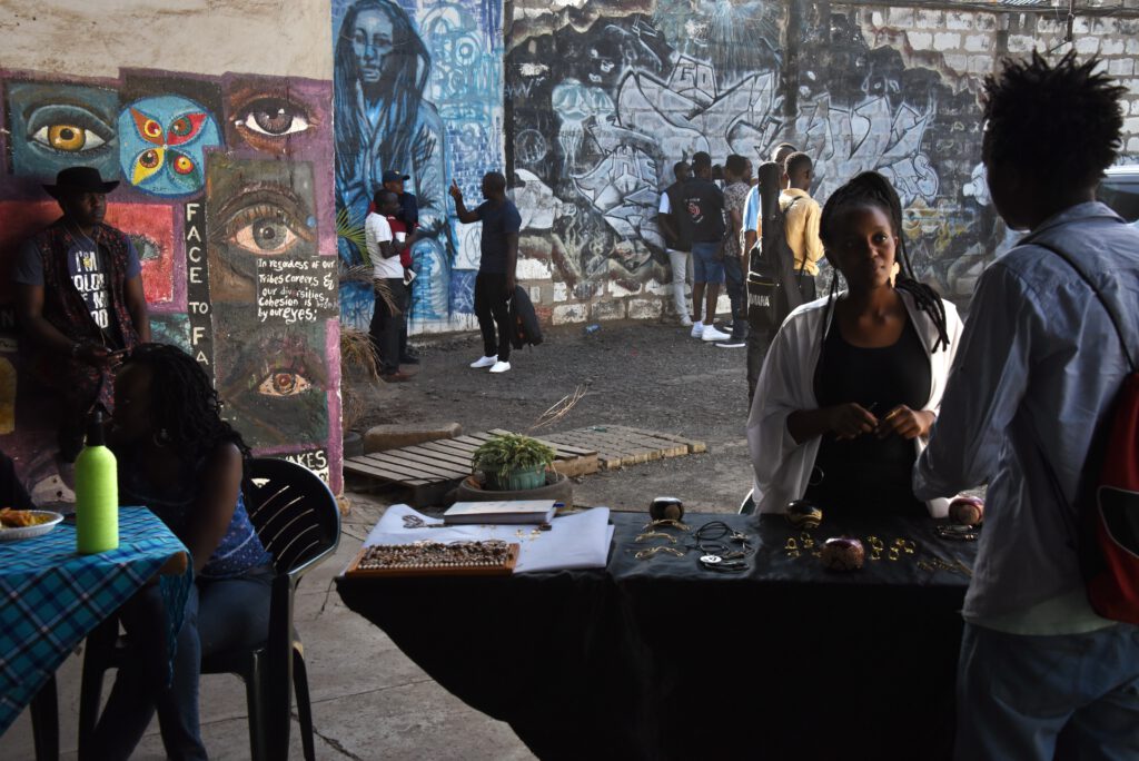 Kenia 2019 Nairobi Longonot Filmscreening in Elementeita