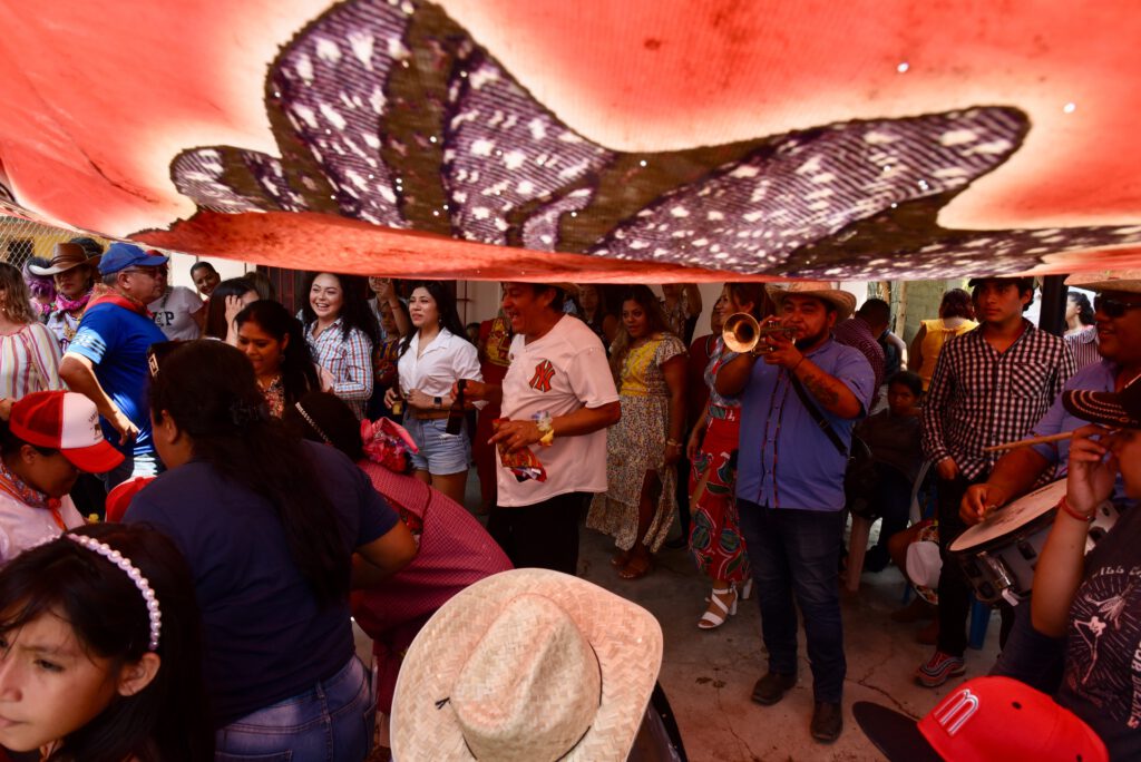 Mexiko 2023 Oster-Roadtrip nach Chivela via Puebla Arbol de Tule Mitla Hierve el Agua Mexcal-Ruta 190 Matias "Michelle" Romero Toros in Chivela Bahia de la Luna Oaxaca Mittwochs-Markt in Etla