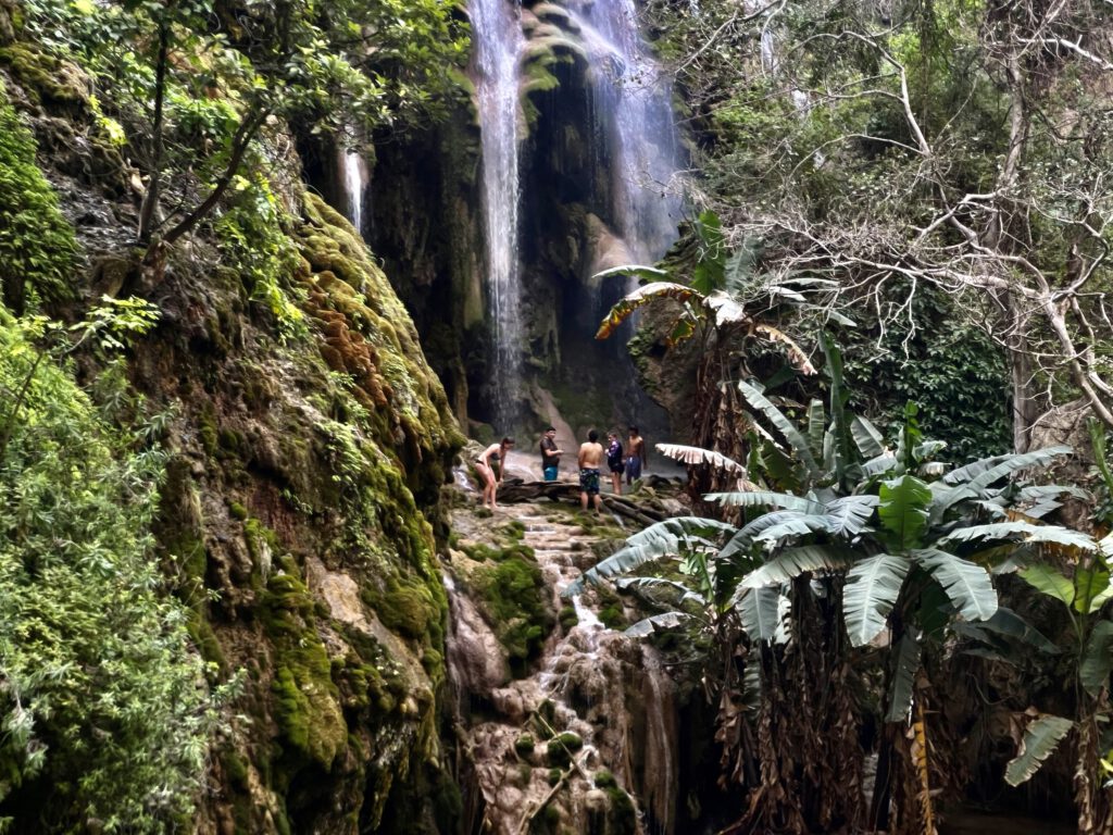 Mexiko 2023 mit Mama Teil 1 CDMX Tolantongo Simalpan Las Pozas Garten Huasteca Potosina Tamul Wasserfall El Meco Wasserfall San Luis Potosi San Miguel de Allende Queretaro